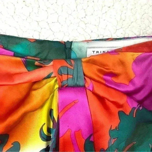 NWOT Trina Turk 100% Silk High Rise Bright Floral Lined Mini Skirt Size 2 - Picture 2 of 16